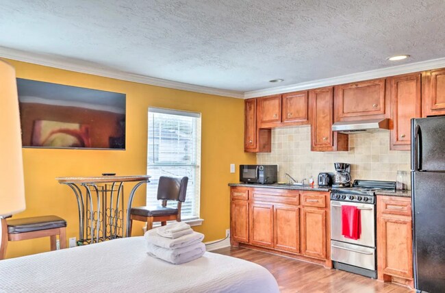 Primary Photo - 2406 Arbor St