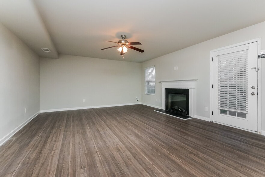 Building Photo - 405 Invector Ct