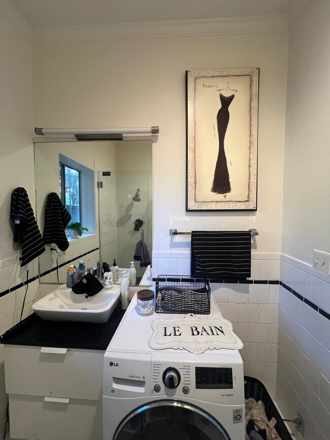 Building Photo - 532 S Irving Blvd