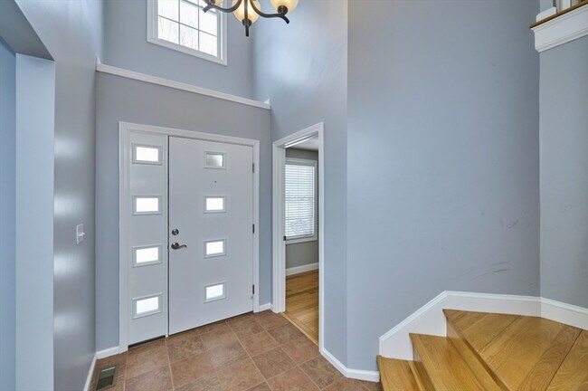 Building Photo - 27 Cranberry Ln