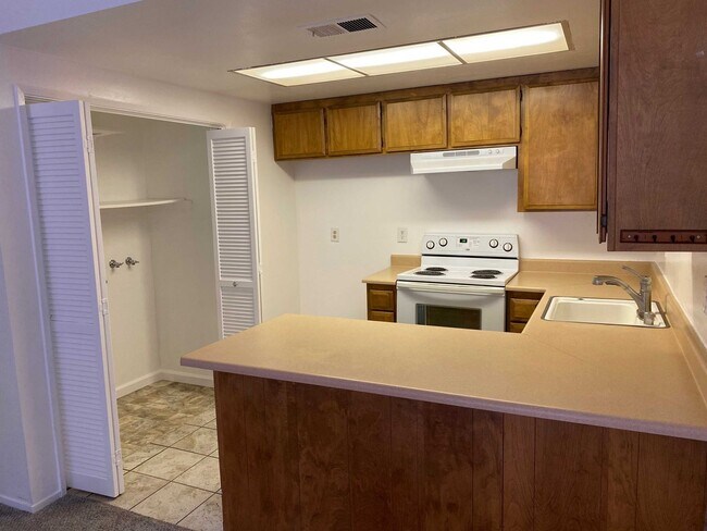 Building Photo - 4819 Suncrest Way