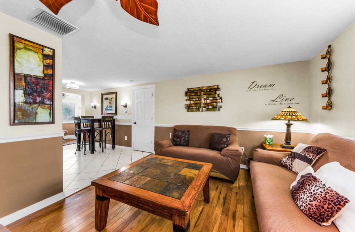 Open concept living room area - 3931 Sail Dr