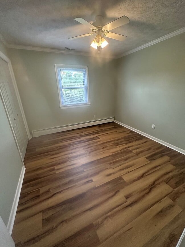 Building Photo - 3 BR 1.5 Bath brick rancher on 2 acres in Fairfield