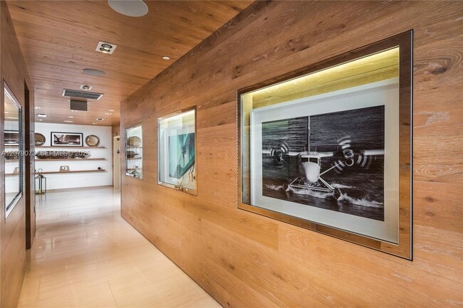 Building Photo - 401 N Birch Rd