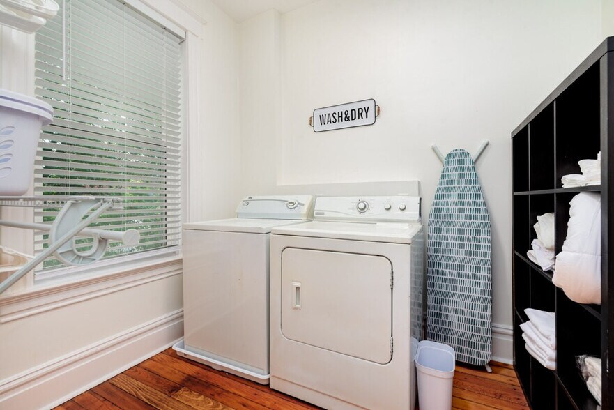 Building Photo - 3971 Juniata St