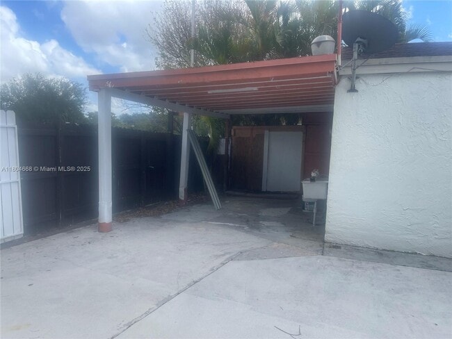 Building Photo - 3301 SW 114th Ct