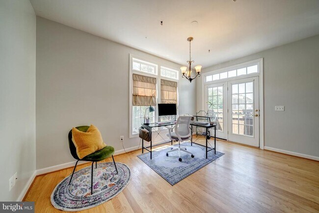 Building Photo - 921 Harrison Cir