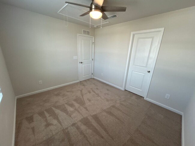 Building Photo - *Move in Special* 4 Bedroom | 2.5 Bath Hom...