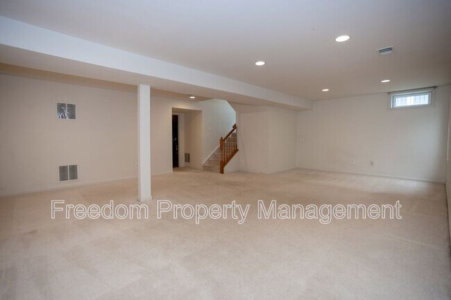 Building Photo - 6004 Abernethy Ln