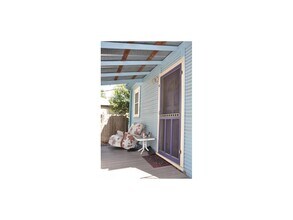 Building Photo - Great Garage Apartment in Hyde Park!