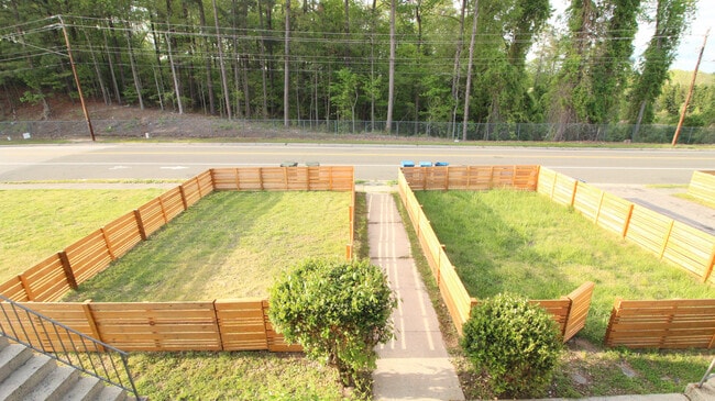 Building Photo - Awesome 2BR/1Bathroom Apartment in popular LAKEWOOD near Duke University!