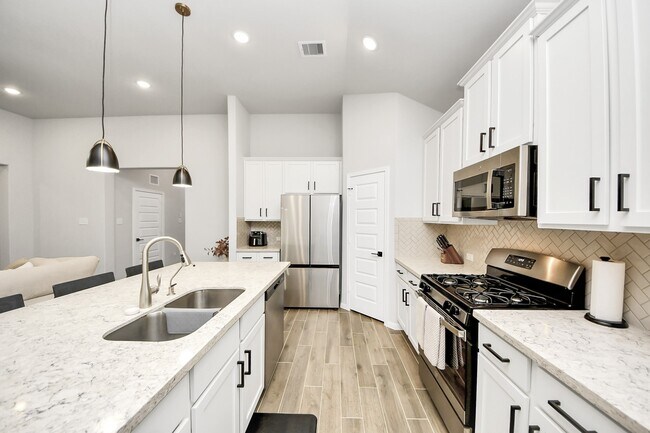 Building Photo - 6618 Beacon View Dr