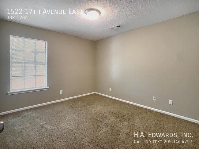 Building Photo - 1522 17th Ave E