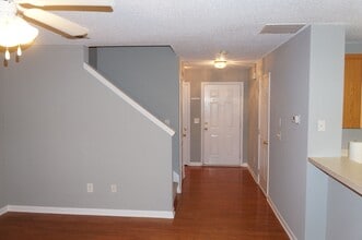 Building Photo - Rare 2 bedroom 2.5 bath Townhome located in Fox Creek