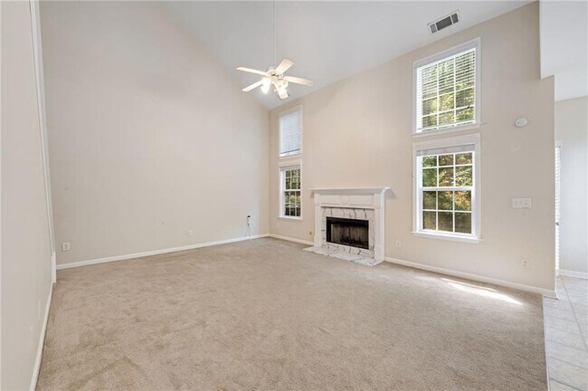 Building Photo - 3852 Roxfield Dr NE