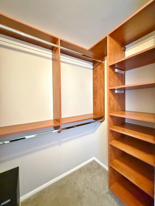 Building Photo - 3550 N Lake Shore Dr