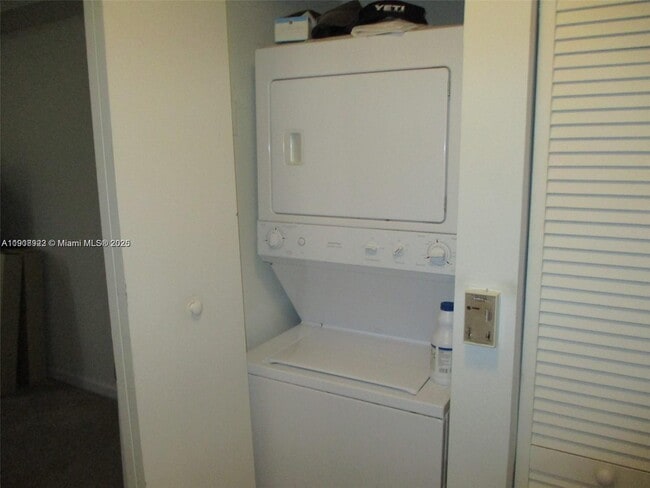 Building Photo - 2775 NE 187th St