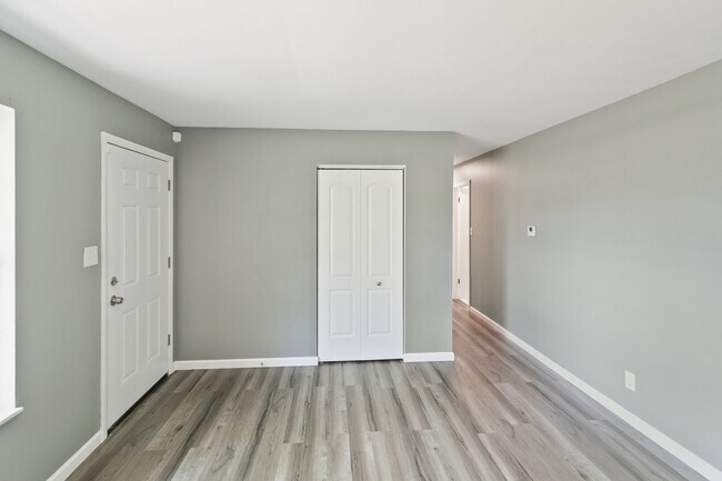 Building Photo - 164 Galewood Dr