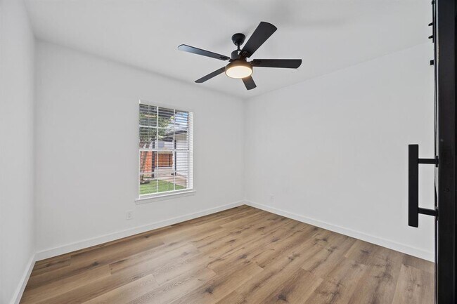 Building Photo - 1500 Chippeway Ln