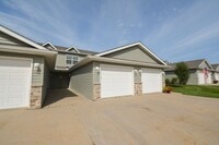 Building Photo - Cozy 2 Bed, 1.5 Bath Townhome in Stewartvi...