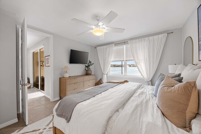 Building Photo - 14610 Edgewater Cir