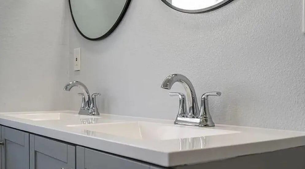 Bathroom - 608 Tangerine St