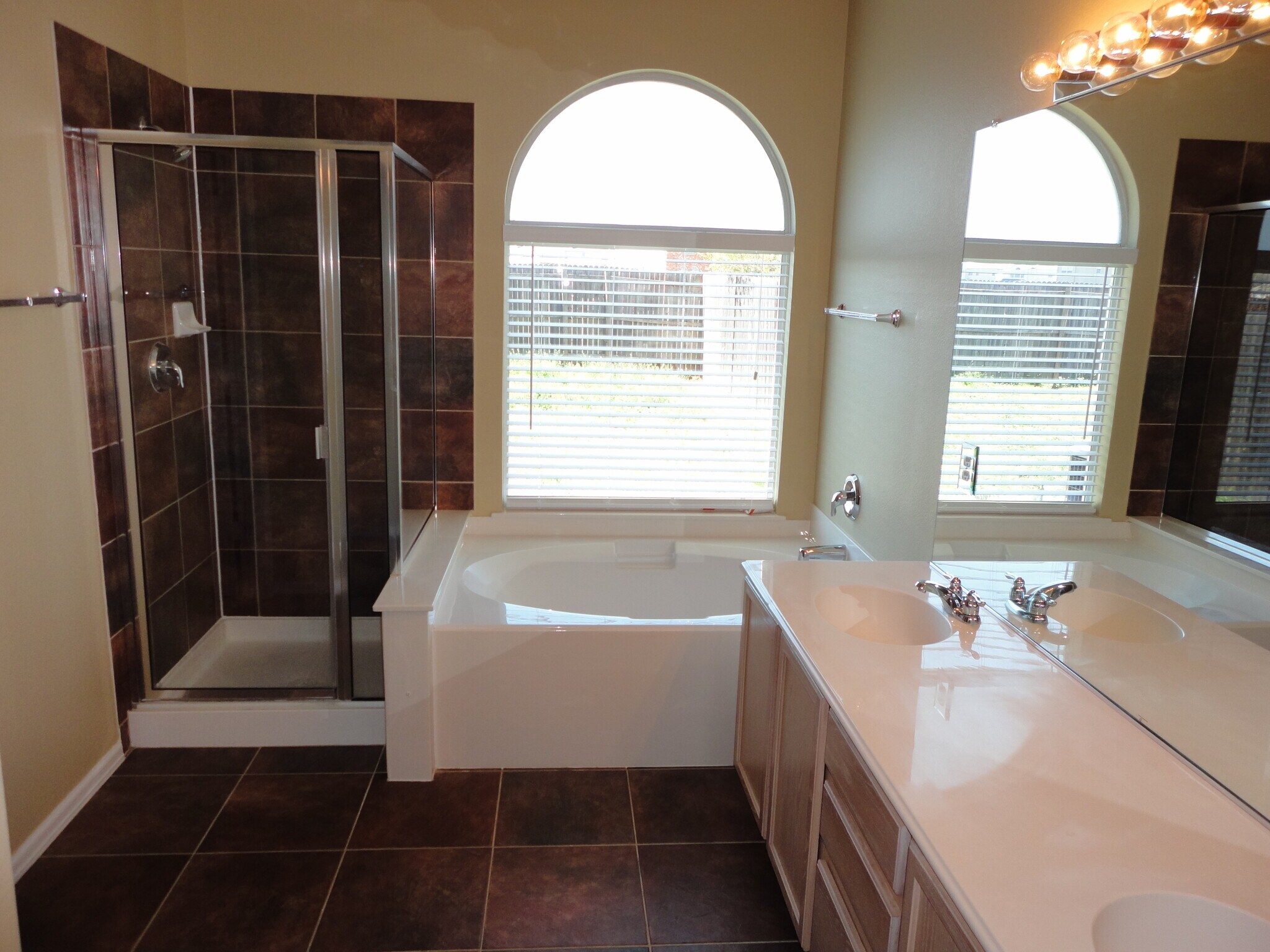 Building Photo - 2525 Carolina Dr