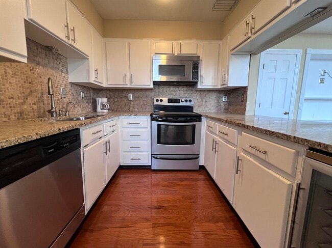 Building Photo - 10 N Main St