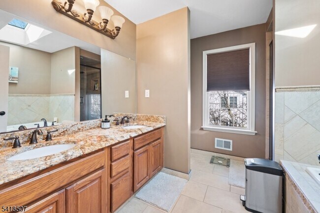 Building Photo - 29 Newell St