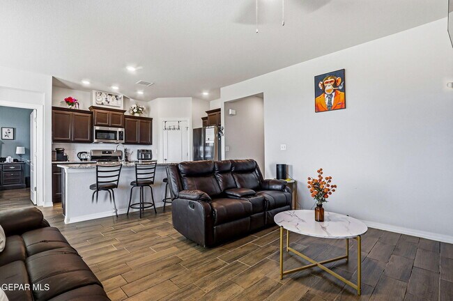 Building Photo - 6166 Hidden Psge Ave