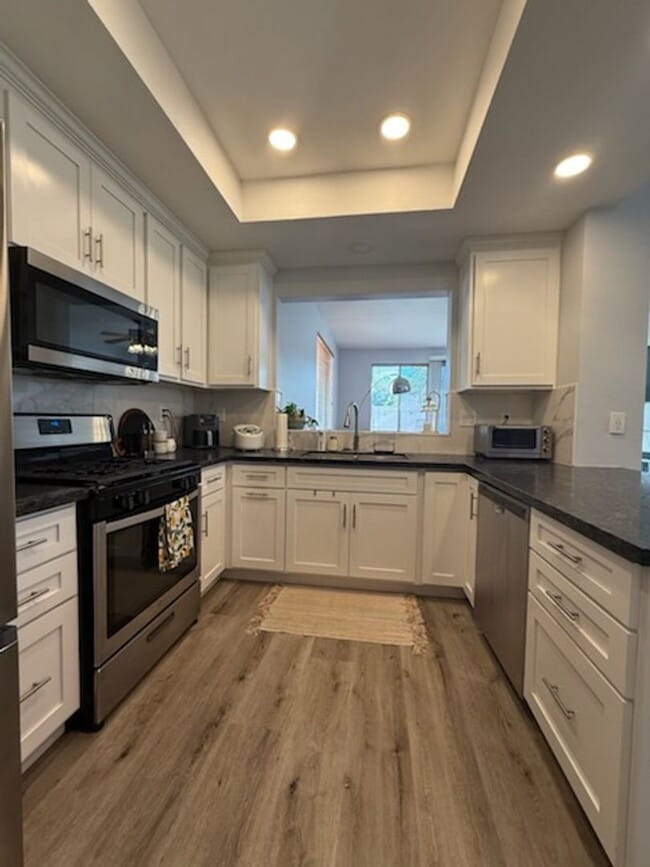 Building Photo - Nicely Renovated Home in Gated Community -...