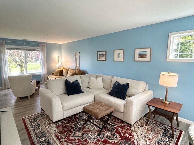 Building Photo - Updated 2 bedroom + loft, 2.5 bath DuPont Home