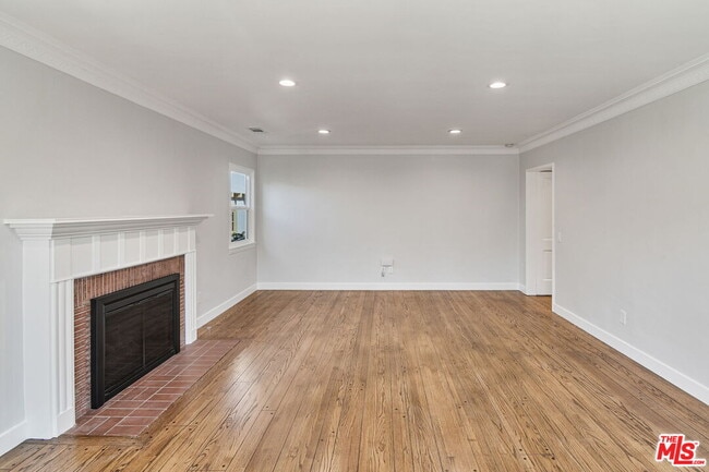 Building Photo - 2383 Panorama Terrace