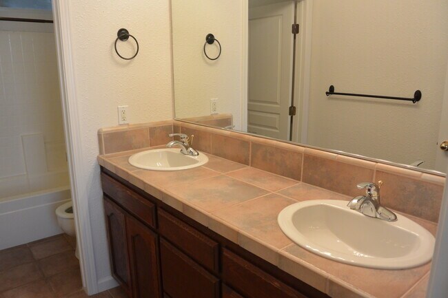 Building Photo - Beautiful Home in great North West Visalia neighborhood across from Soroptomist Park with Yard care