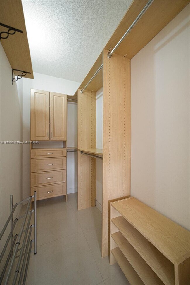Building Photo - 3255 NE 184th St