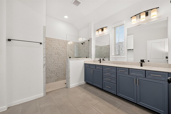 Building Photo - 453 Embden Rim Dr