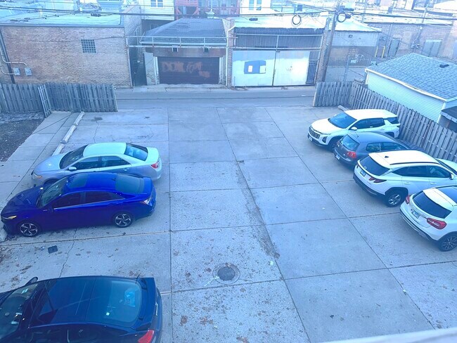 Building Photo - 3752 W Giddings St