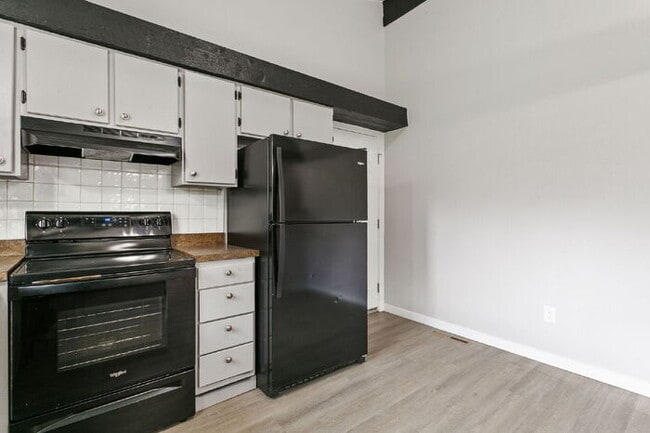 Building Photo - Freshly Renovated 4-Bedroom Home with Over...