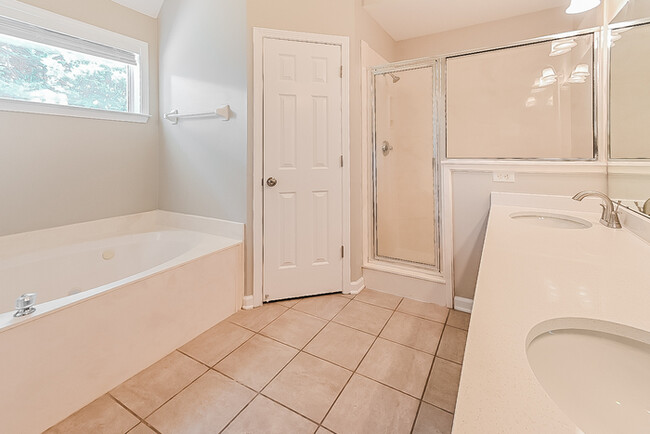Building Photo - Comfort & Charm in Olive Branch