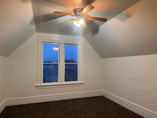 Building Photo - 226 Long St