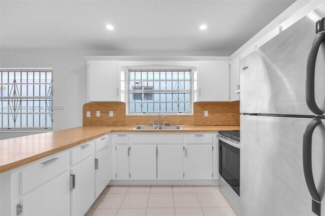 Building Photo - 3572 SW 25th St