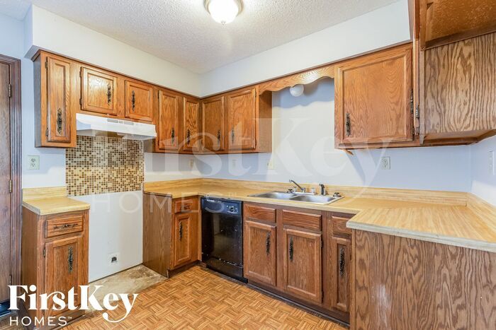 Building Photo - 5982 Rosewind Cir W