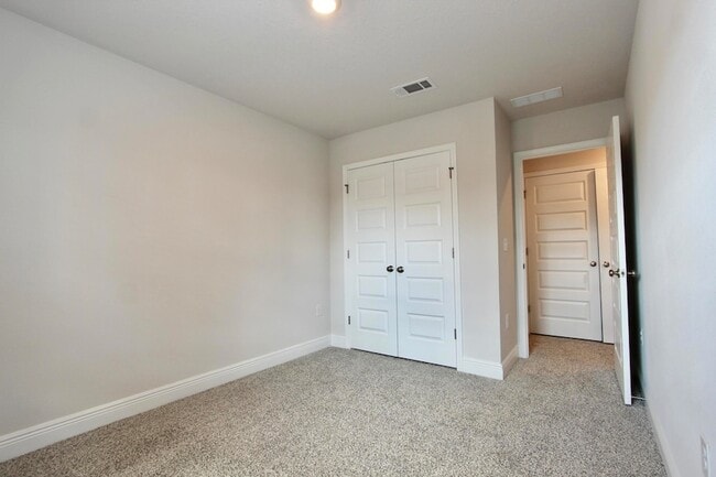 Building Photo - 323 Callie Dr