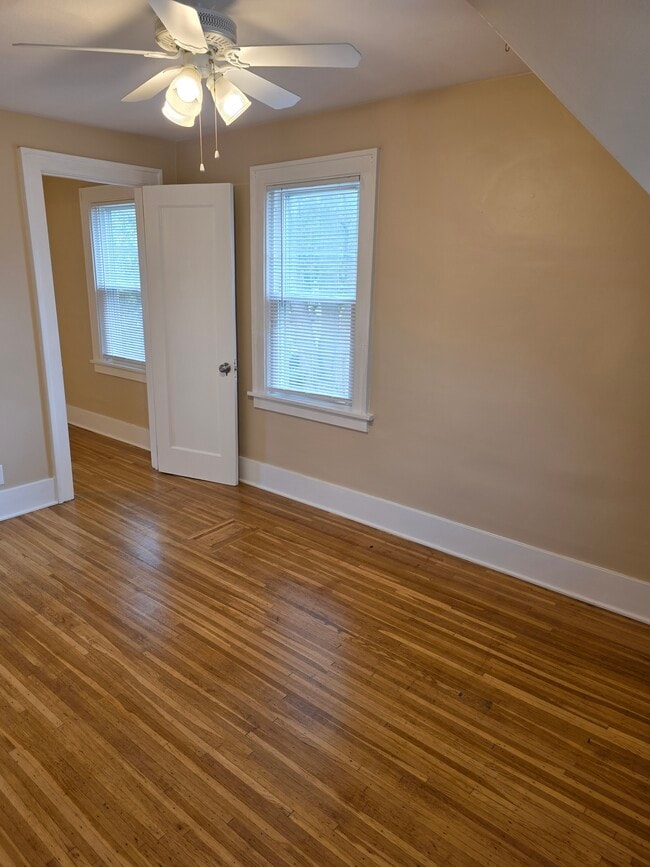 Building Photo - 457 Crossfield Rd
