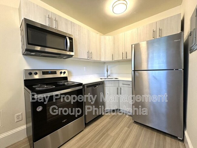 Primary Photo - 2809 W Queen Ln