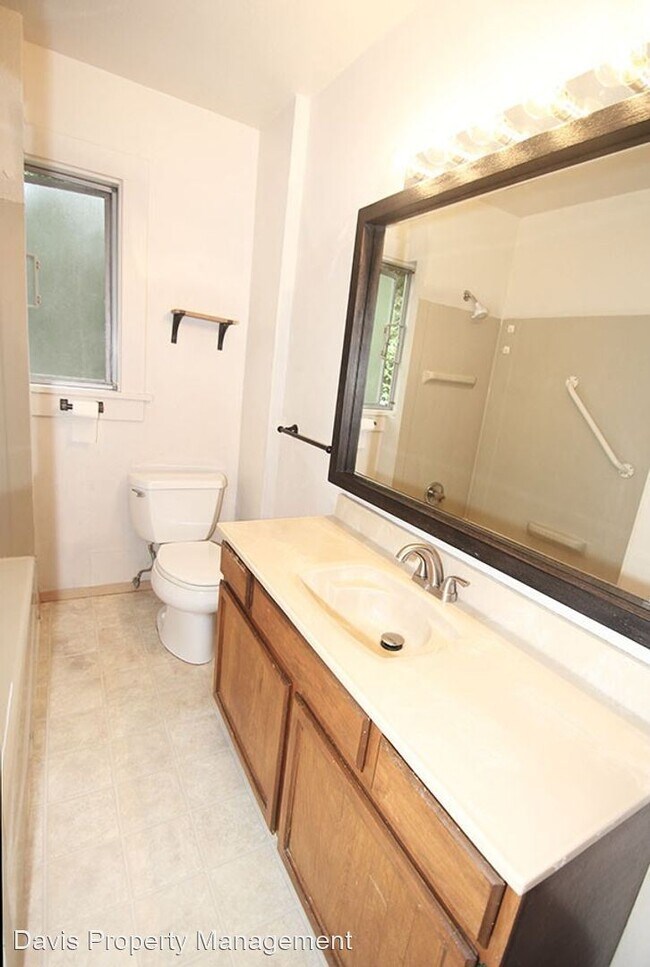 Building Photo - 5 br, 2 bath House - 10425 NE 124th ST