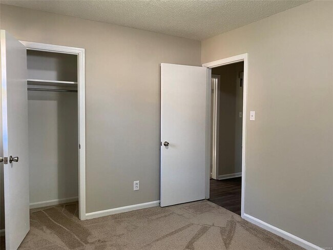 Building Photo - 306 Oakwild Dr