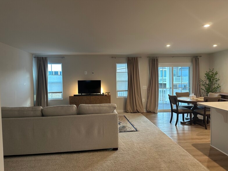 Building Photo - 7120 Iron Gall Ln