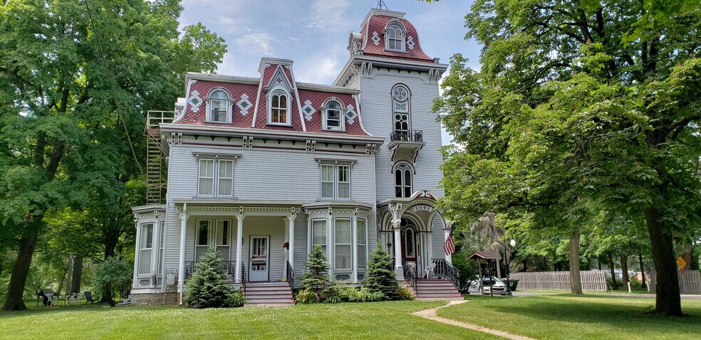 Building Photo - 1091 Pine St