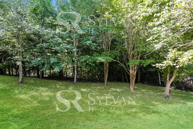Building Photo - Discover Spacious Comfort & Fun